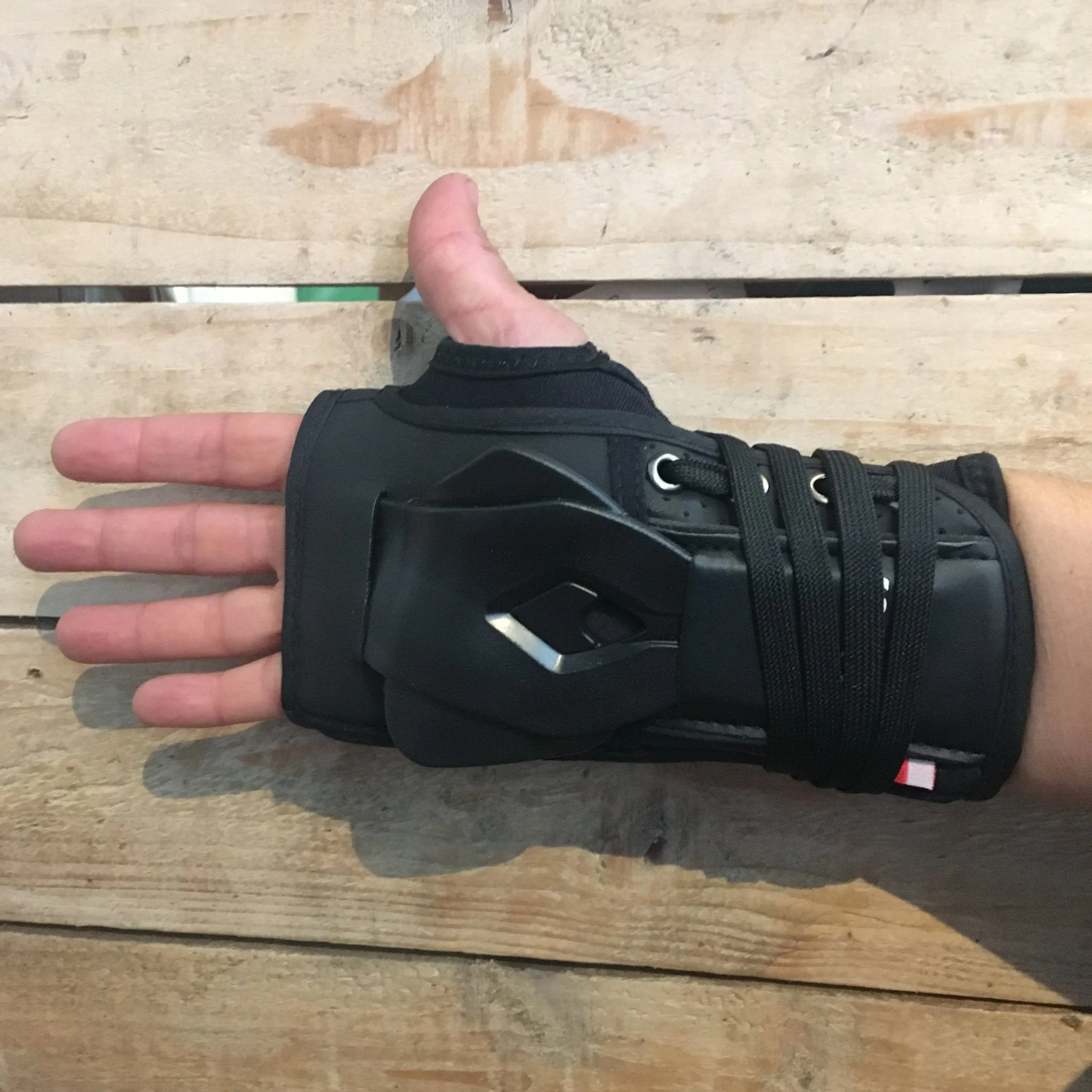 Ennui ST Wrist Brace