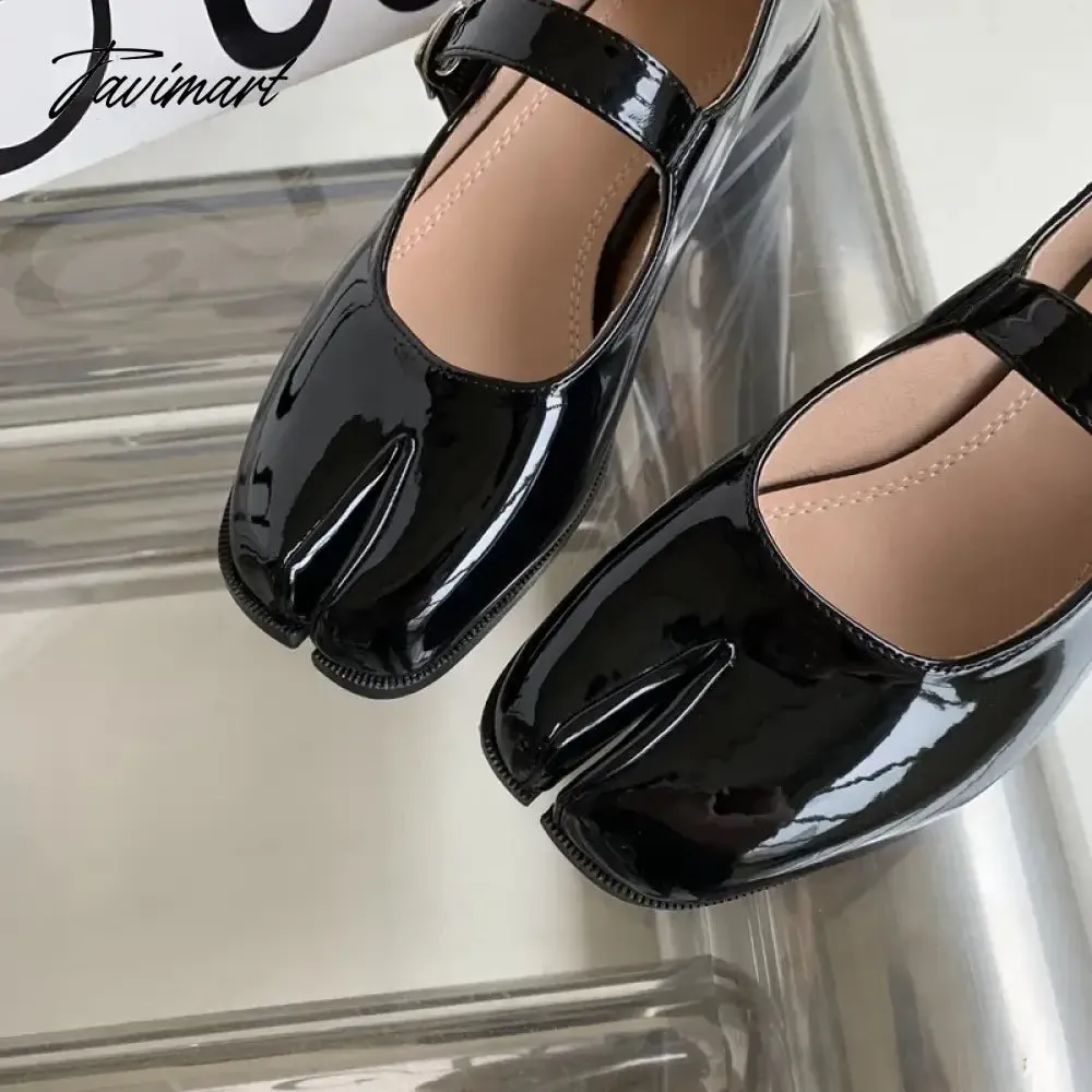 Tavimart NEW Korean Style Spring Black Tabi Ninja Moccasins Round Split Toe Shallow Women Rome Style Shoes Female Casual Mary Janes Shoes