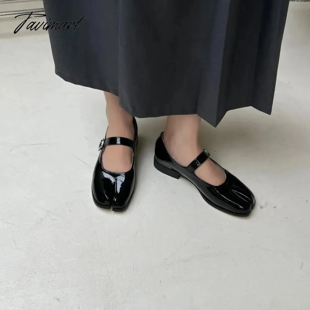 Tavimart NEW Korean Style Spring Black Tabi Ninja Moccasins Round Split Toe Shallow Women Rome Style Shoes Female Casual Mary Janes Shoes