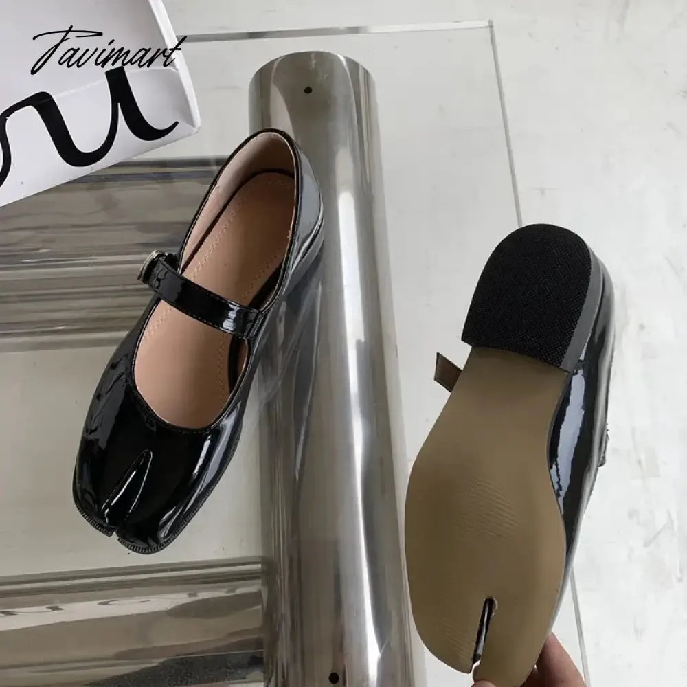 Tavimart NEW Korean Style Spring Black Tabi Ninja Moccasins Round Split Toe Shallow Women Rome Style Shoes Female Casual Mary Janes Shoes